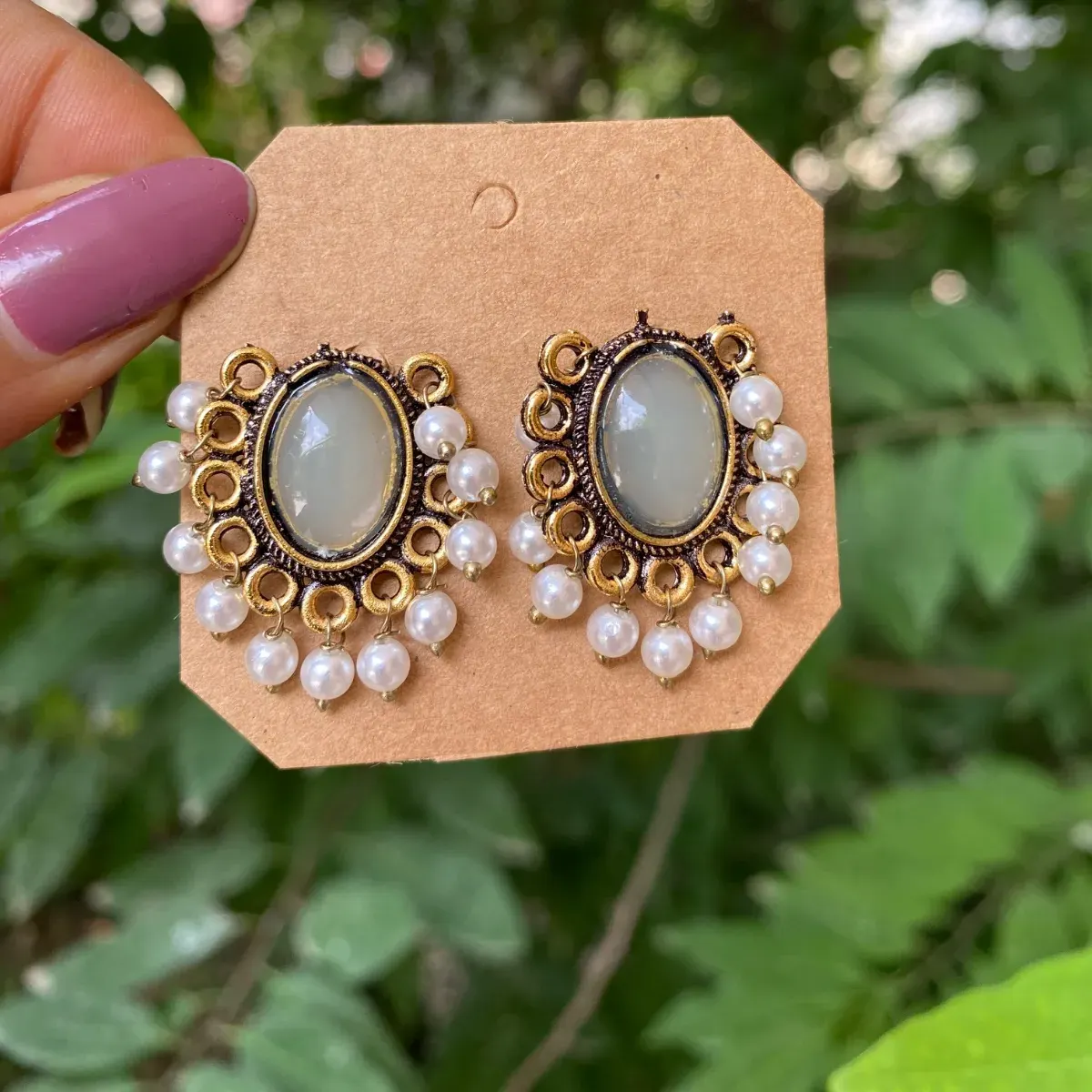 Traditional Oval Shaped Pearl Earing