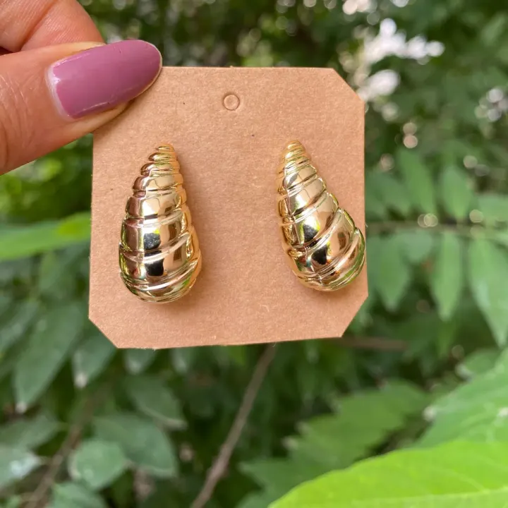 Golden Shell Studs