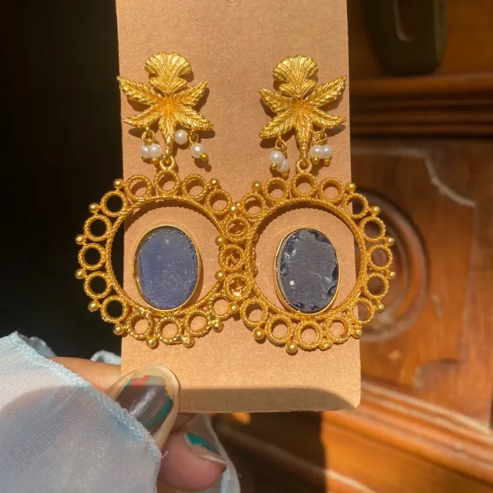 Elegant Twist Brass Earings