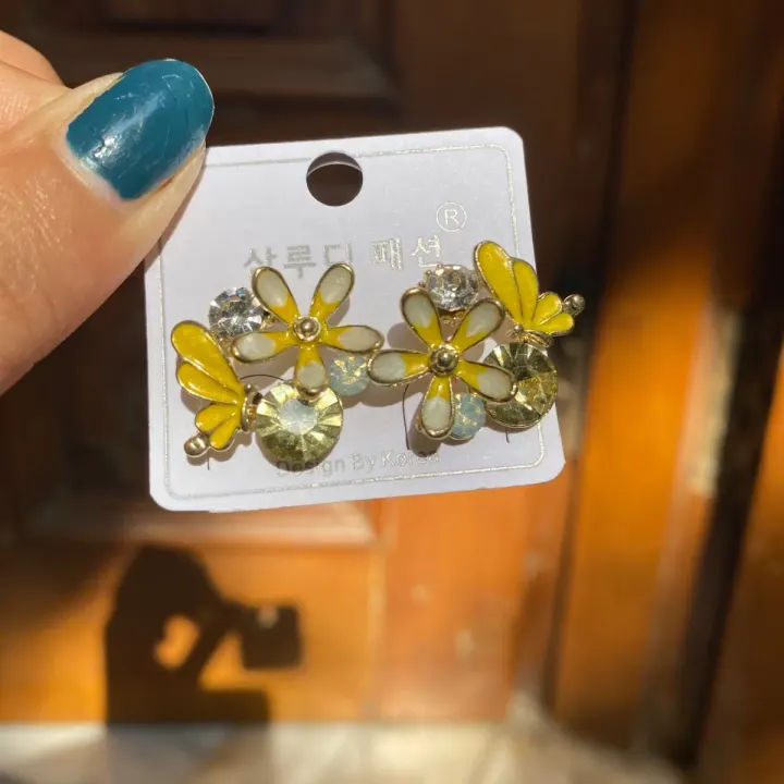 Yellow Shine Flower Stud